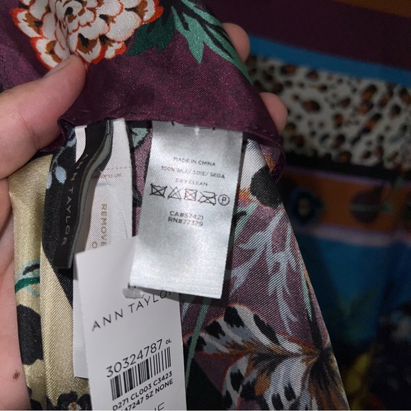 Ann Taylor BNWT 100% Silk Large Square Mixed Pattern Leopard Floral Print Scarf - Picture 7 of 12